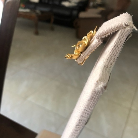 Vintage Flower Design Faux Pearl ClipOn Earrings - Picture 3 of 4